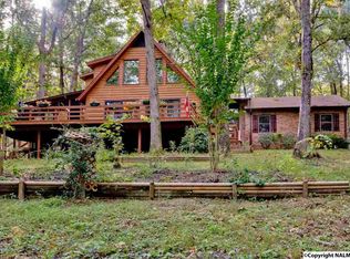 279 Mountain Oak Trl, Somerville, AL 35670