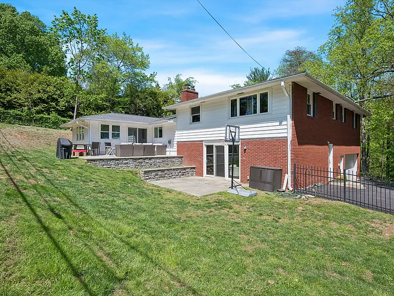774 Robinhood Rd — Photo 19