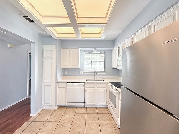 3rd image of 3120 Devonshire Dr APT 229
