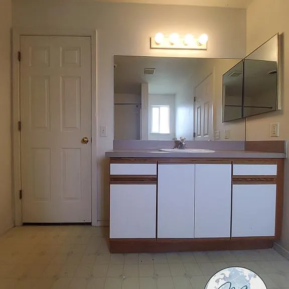 3 bed, 2.0 bath, 1180 sqft, $1,590 — Photo 12