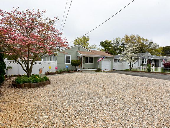 3rd image of 144 Smith Cir