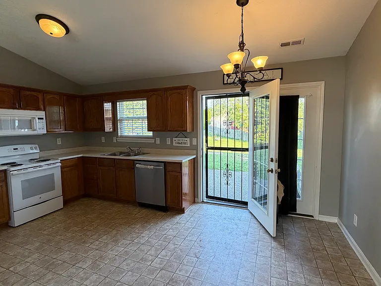 112 Savannah Nicole Rd — Photo 3