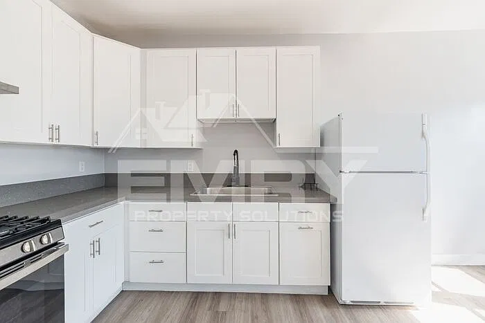 2 bed, 1.0 bath, $2,200 — Photo 3