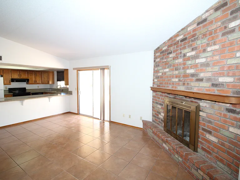 3152 W Marconi Ave — Photo 15