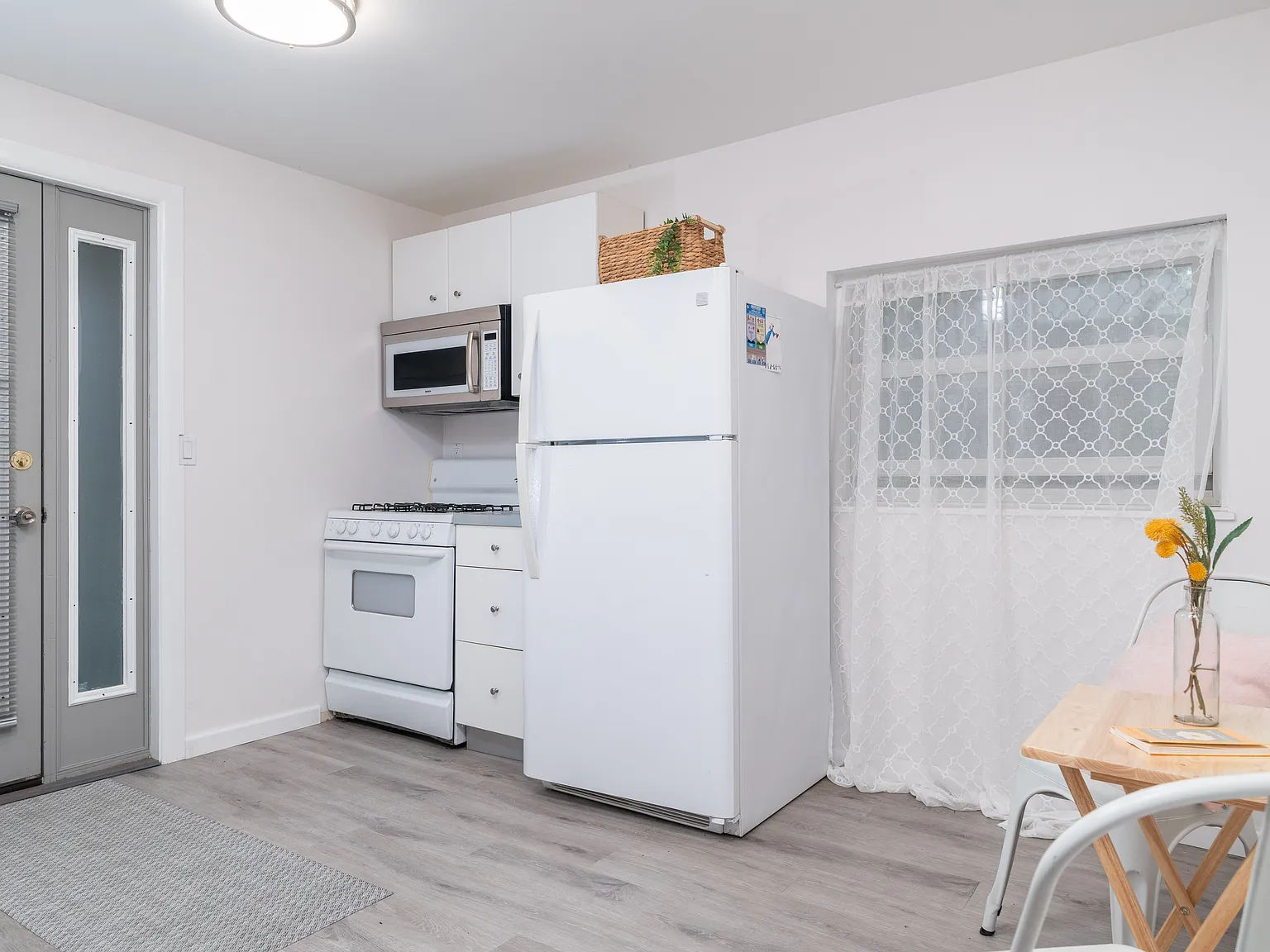 2 bed, 738 sqft, $2,900 — Photo 4