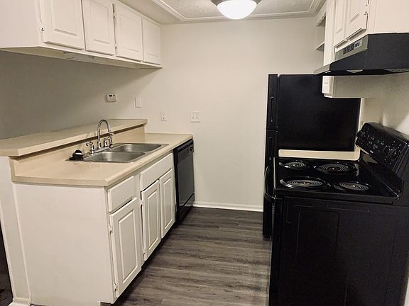 4th image of 1545 Lancashire Ct APT B