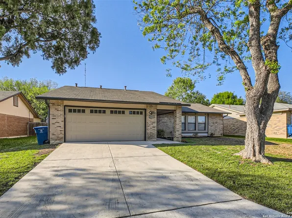 5315 WALNUT VISTA DR, San Antonio, TX 78247