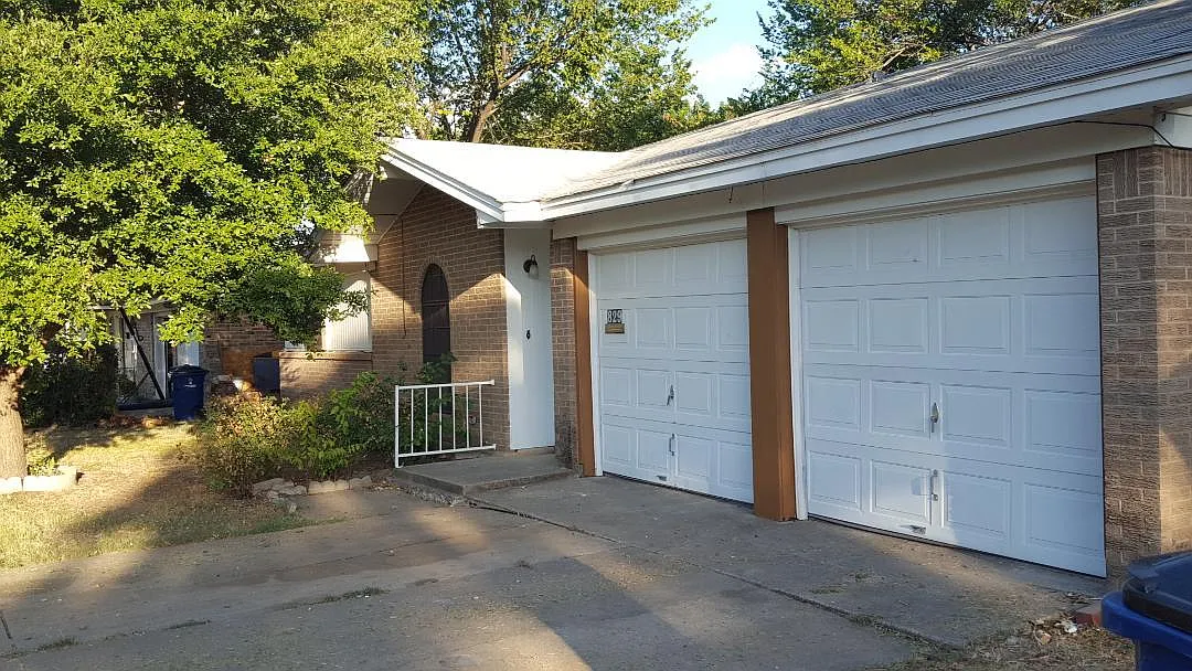 3 bed, 1236 sqft, $1,800 — Photo 1