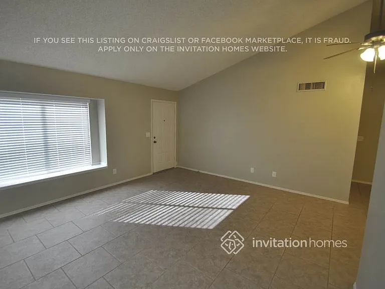 1320 E Tonto Ln — Photo 2