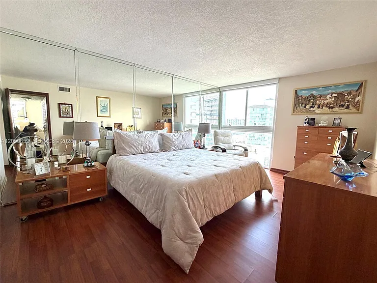3200 Collins Ave #101 — Photo 7
