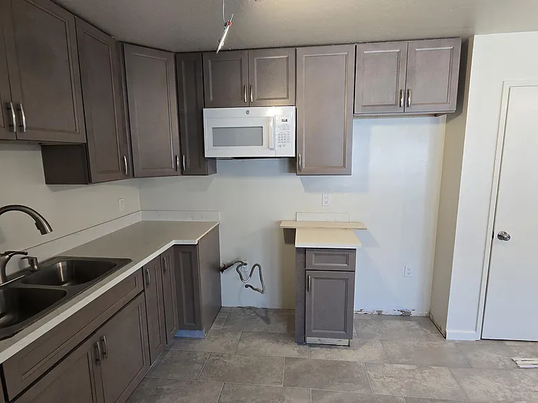 3 bed, 1.0 bath, 1100 sqft, $2,895 — Photo 12