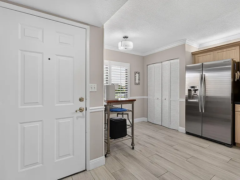 275 Palm Ave #D — Photo 13