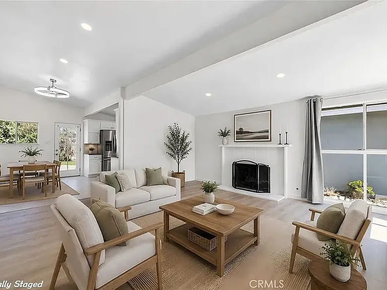 1027 N Greer Ave — Photo 4
