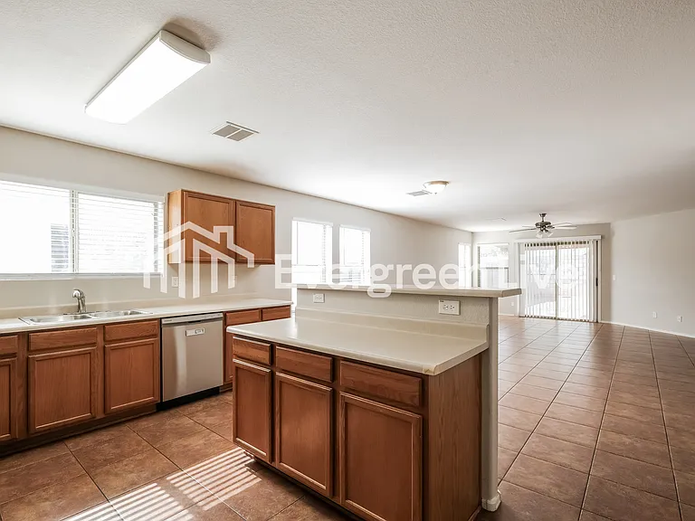 8053 W Caron Dr — Photo 5