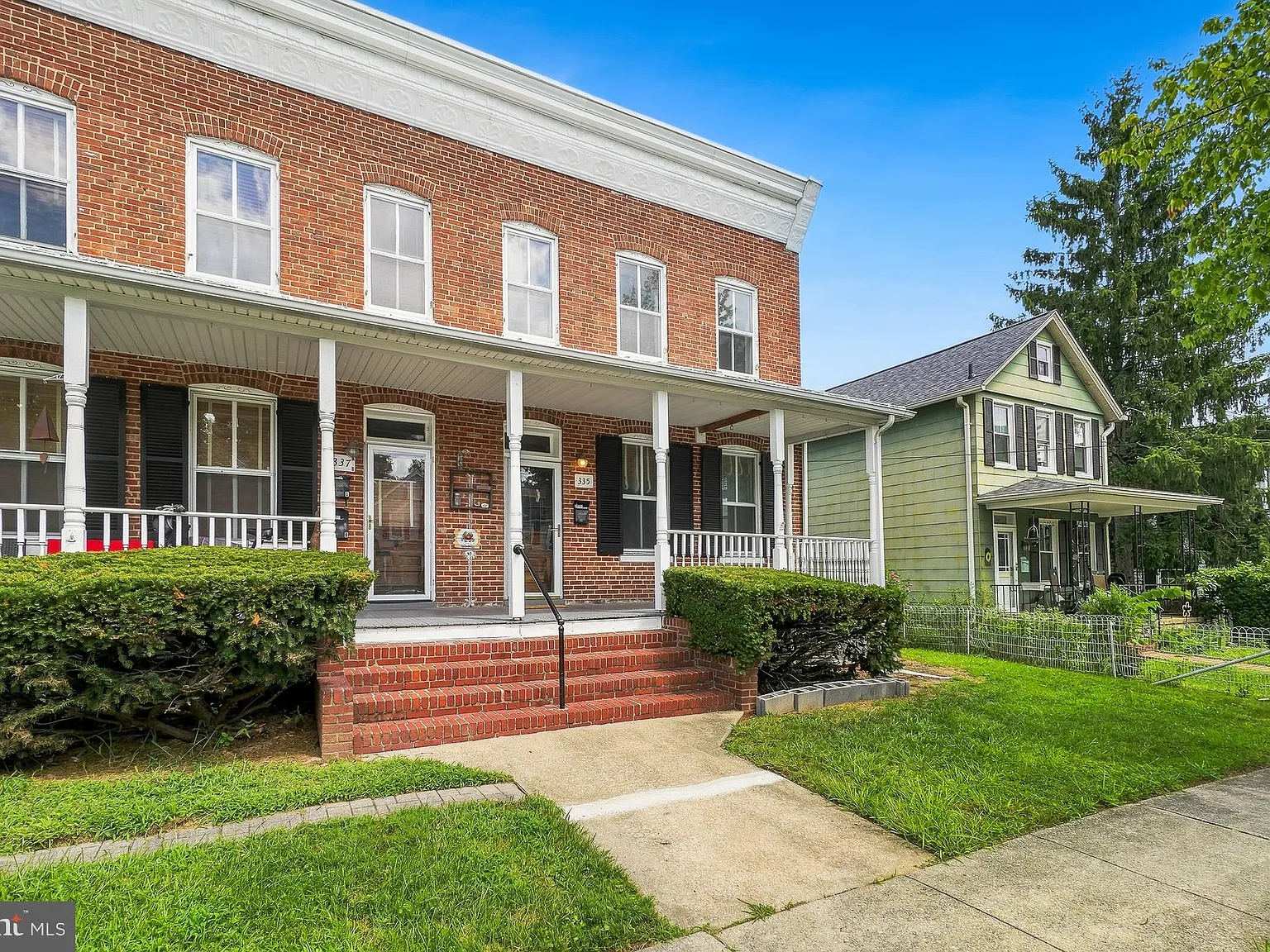 1 bed, 1.0 bath, 3330 sqft, $1,950 — Photo 3