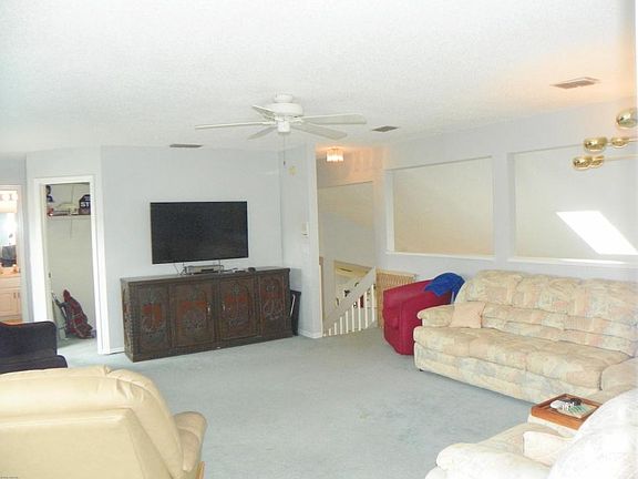 5th image of 136 Bardmoor Cir