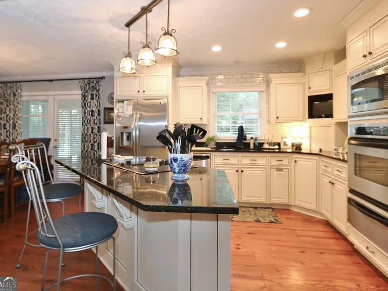 1001 Brownwood Rd — Photo 6