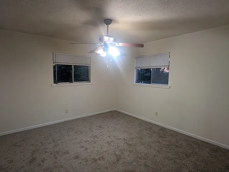 1351 N Stephens Ave — Photo 5