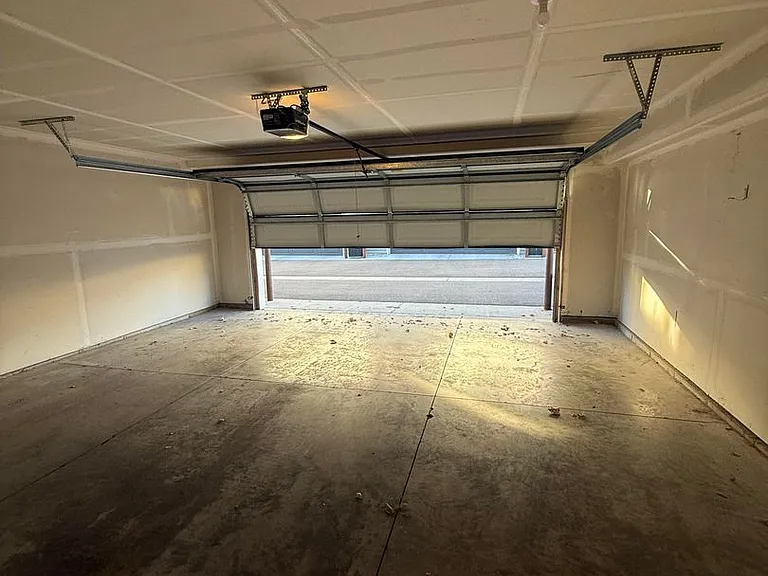 229 N Main St — Photo 30