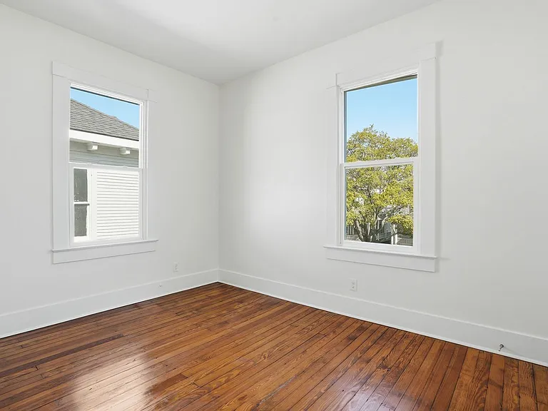 809 E Henry St — Photo 29