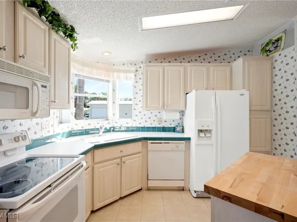 126 Wispy Dr, North Fort Myers, FL 33903
