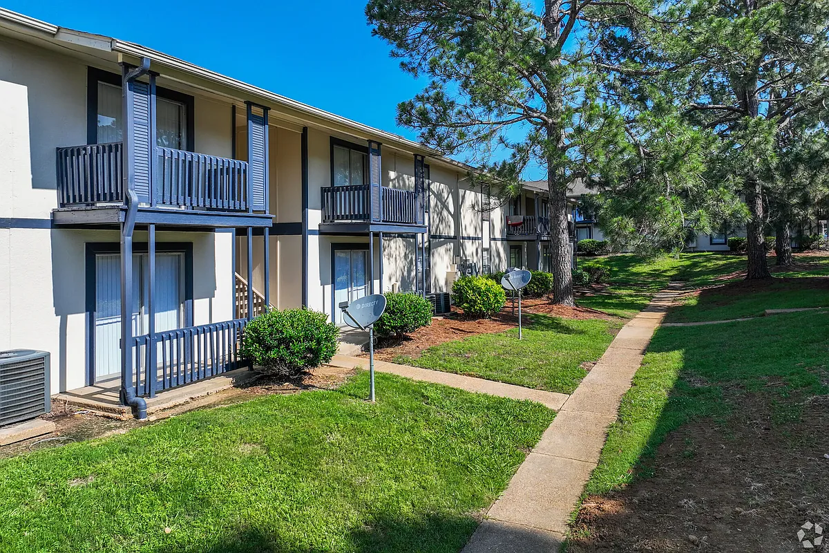 Building Photo - Royal Oak Apartments