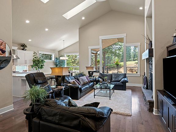 3rd image of 2541 NW Pine Terrace Dr