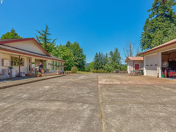 5th image of 2683 Pacific Ave N