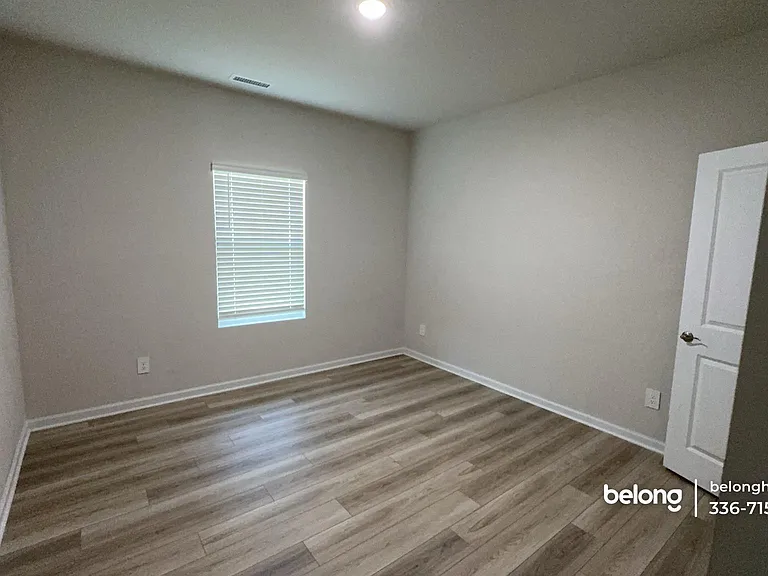 713 Riguard Way — Photo 7