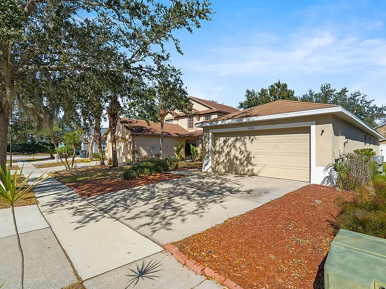 11806 Whisper Creek Dr — Photo 45