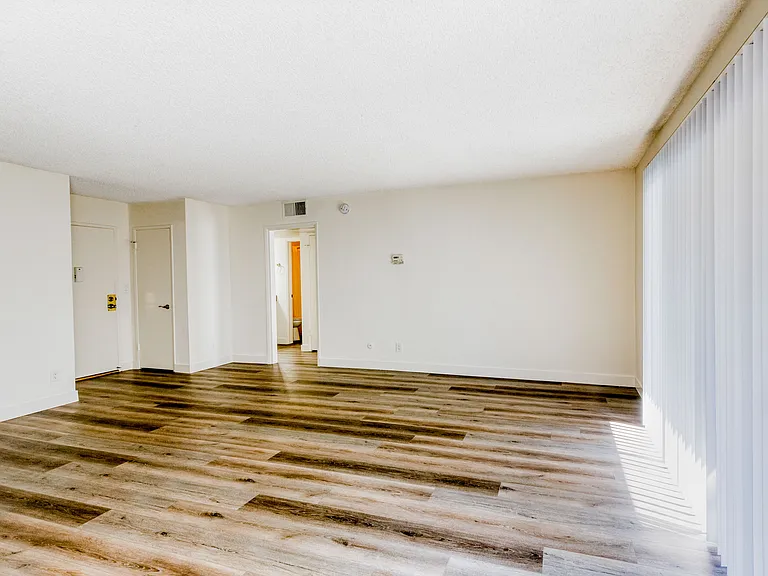 Oxford West — Photo 44