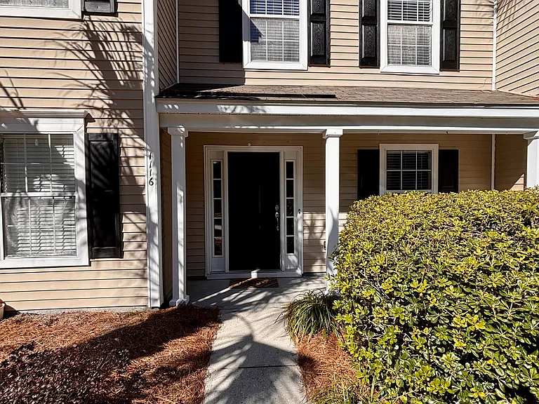 1116 Island Club Dr — Photo 1