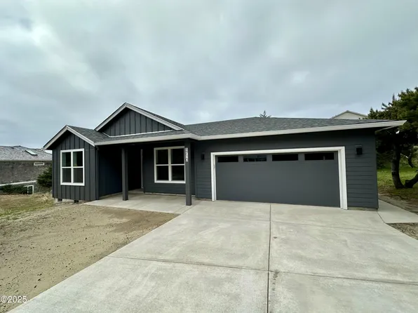 1710 NW Sandpiper Dr, Waldport, OR 97394