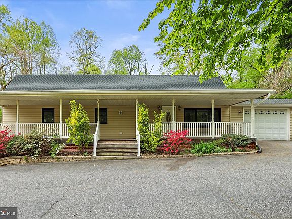 3rd image of 1426 Ridge Rd