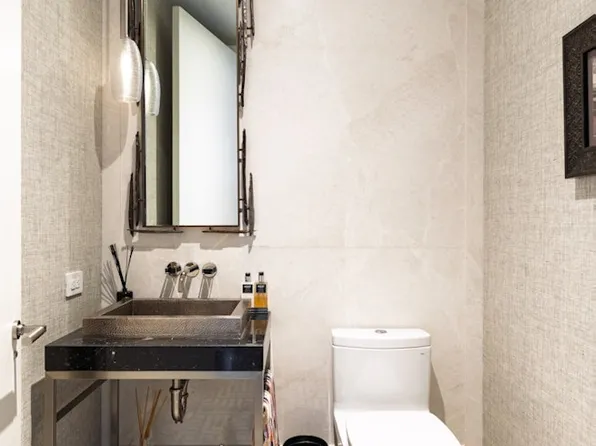200 Amsterdam Avenue 32B image 2 of 27
