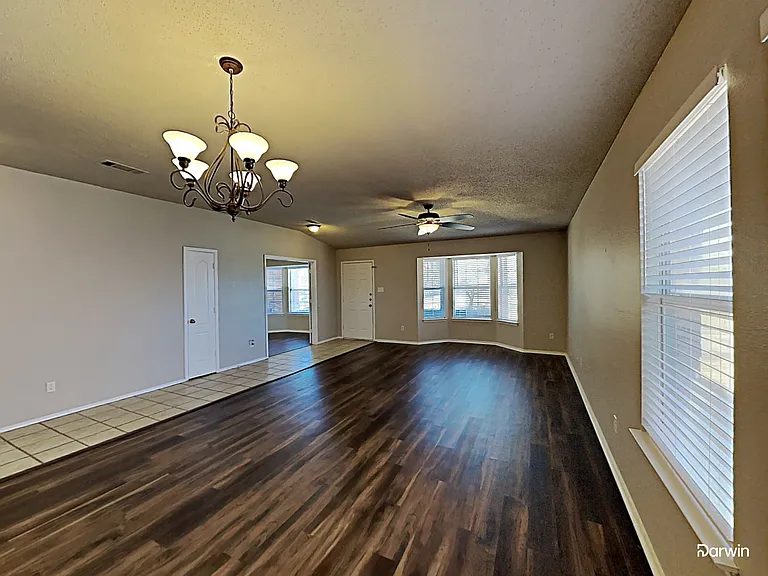 1210 Hampton Dr — Photo 5