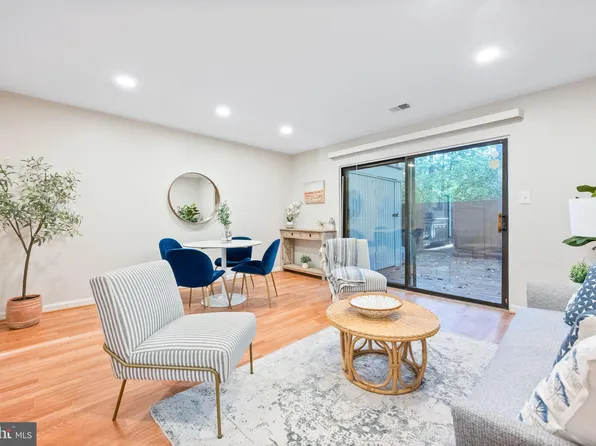 2340 Southgate Sq, Reston, VA 20191