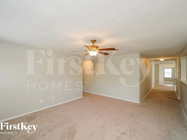 8027 Saratoga Knl — Photo 6