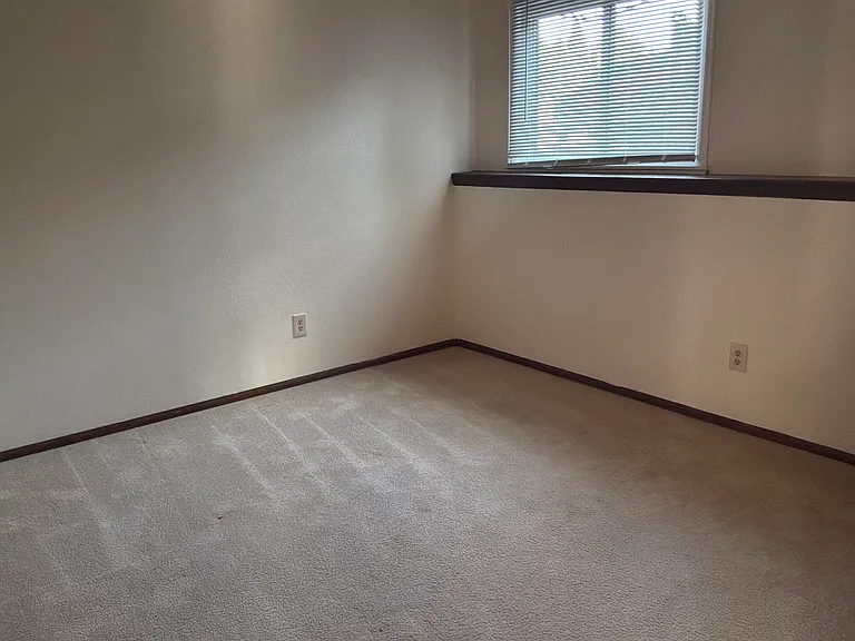 7730 Gibralter Dr — Photo 11