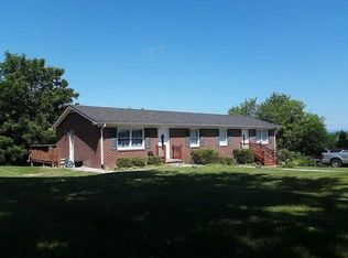 612 Agee St NW, Christiansburg, VA 24073