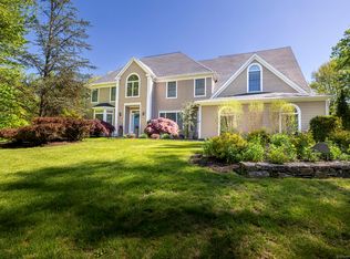 92 Norrans Ridge Dr, Ridgefield, CT 06877