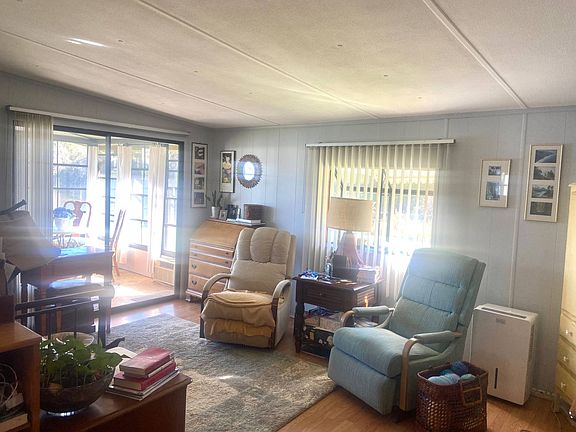 4th image of 1036 Lakeshore Dr