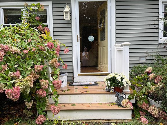 3rd image of 404 Concord St