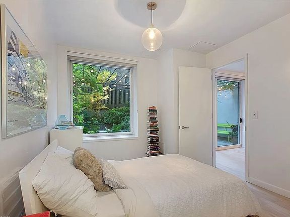 3rd image of 462 W 58th St APT 1G