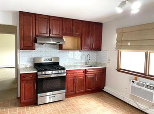 19 Frost Pond Rd, Glen Cove, NY 11542