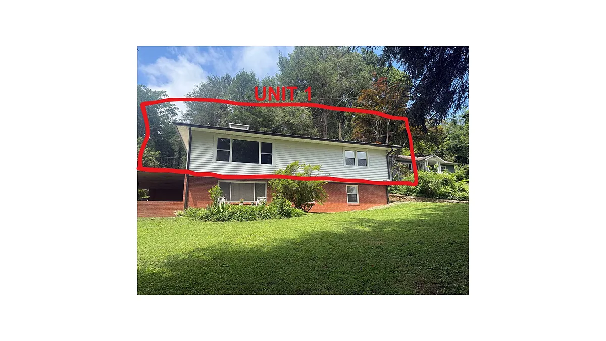 Unit 1 is the upper unit. 2 bedrooms, 1 full bath. - 436 Kenilworth Rd #1