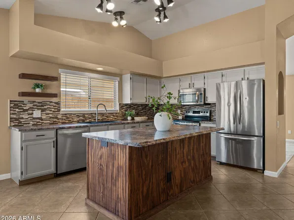 8434 W DREYFUS Drive, Peoria, AZ 85381