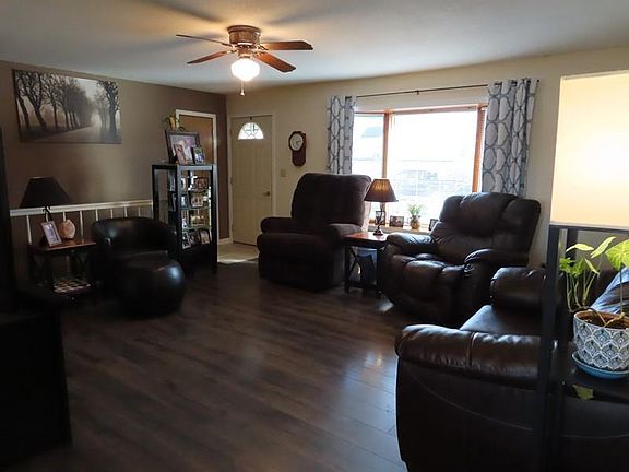 3rd image of 520 8th Ave N
