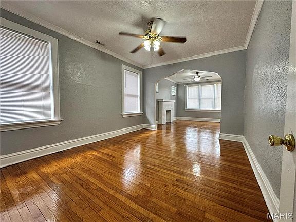 4th image of 5056 Lindenwood Ave
