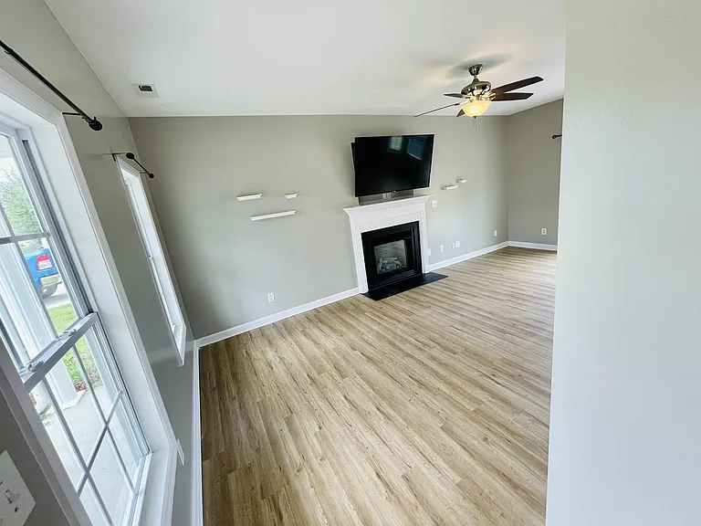 303 Elk Ct — Photo 3